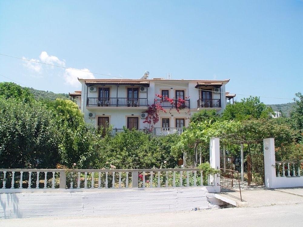 Guesthouse Christos Скопелос Экстерьер фото